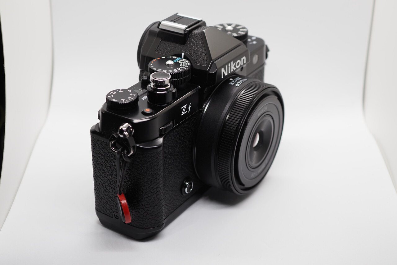 Nikon Zfを斜め前から。with NIKKOR Z 26mm F2.8