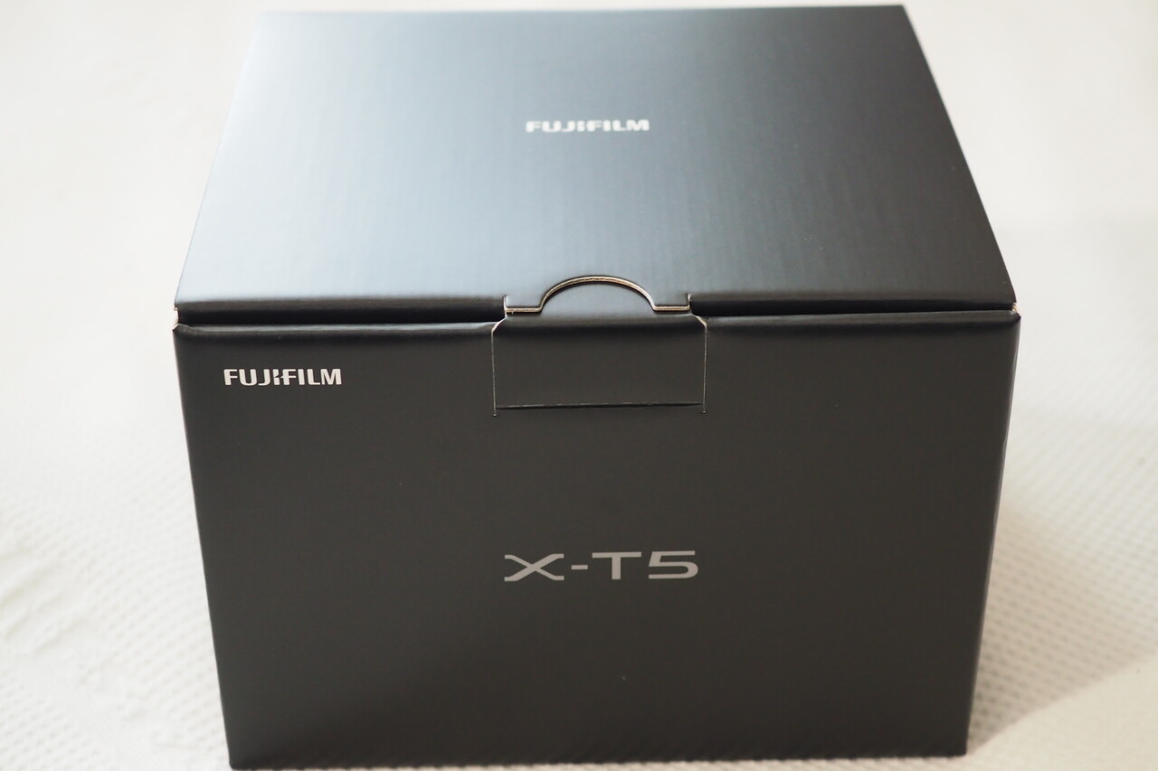 FUJIFILM X-T5の外箱