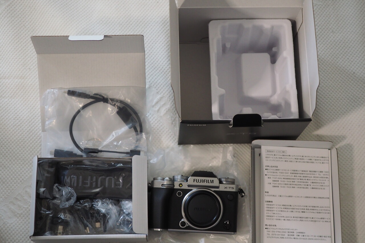 FUJIFILM X-T5の内容物
