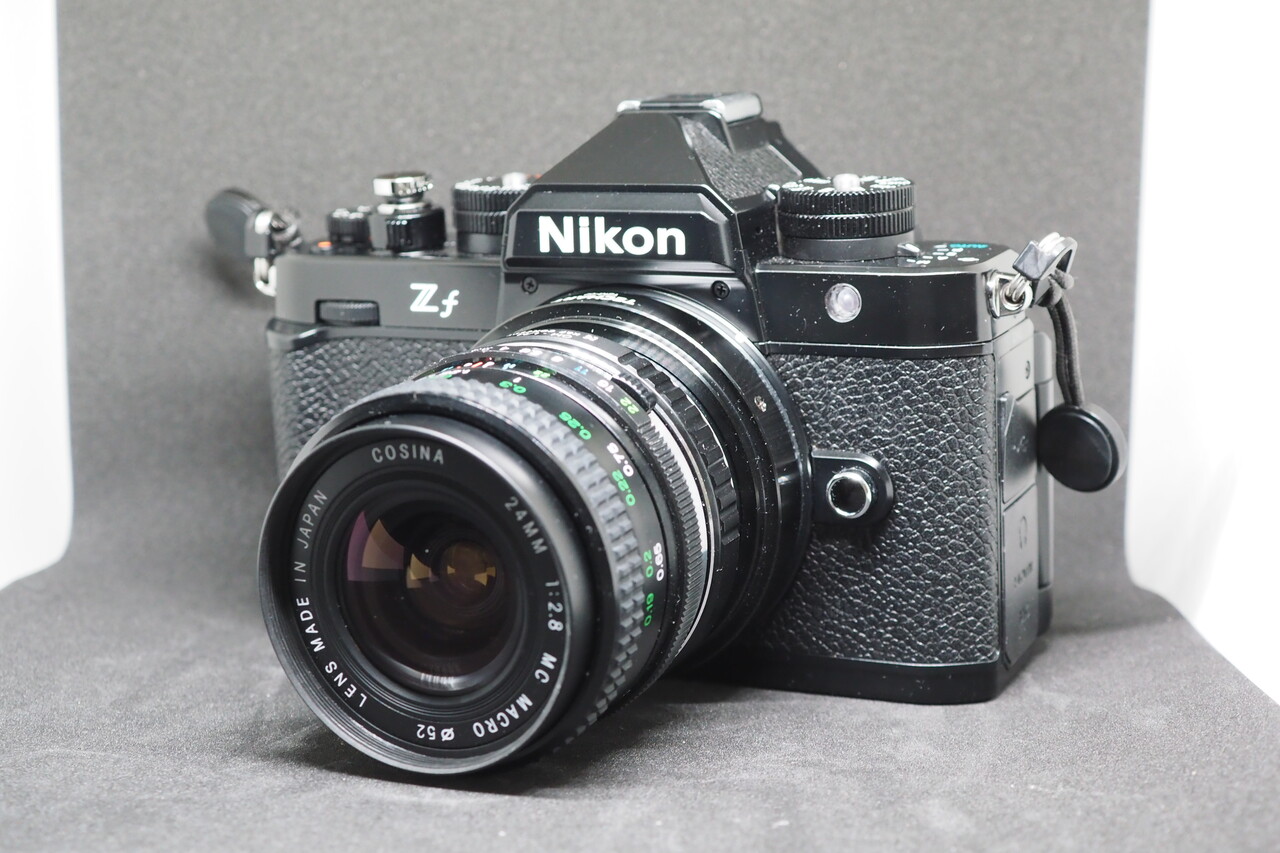 Nikon ZfとCOSINA 24mm f2.8 MC MACRO 前から