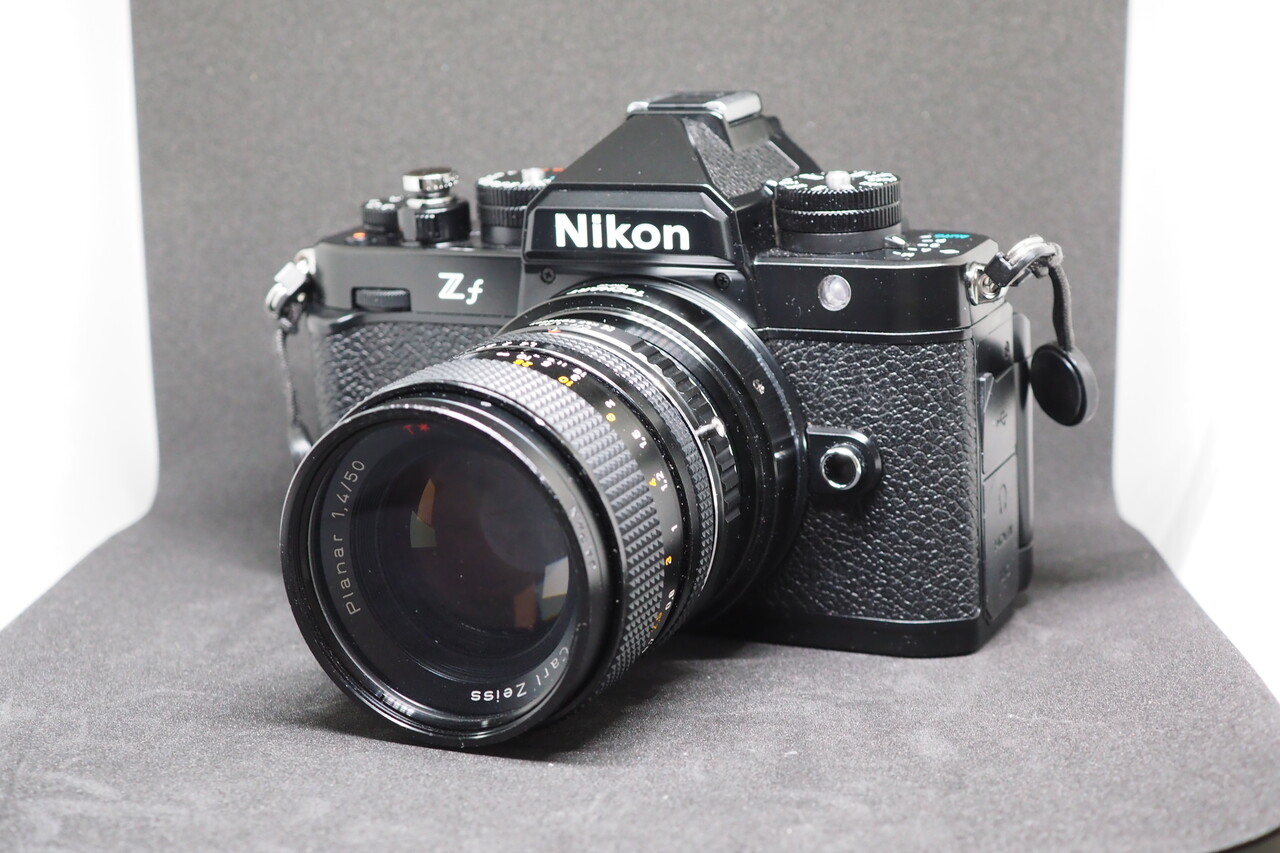 Nikon ZfとCONTAX Carl Zeiss Planar 50mm F1.4 MMJ 前から