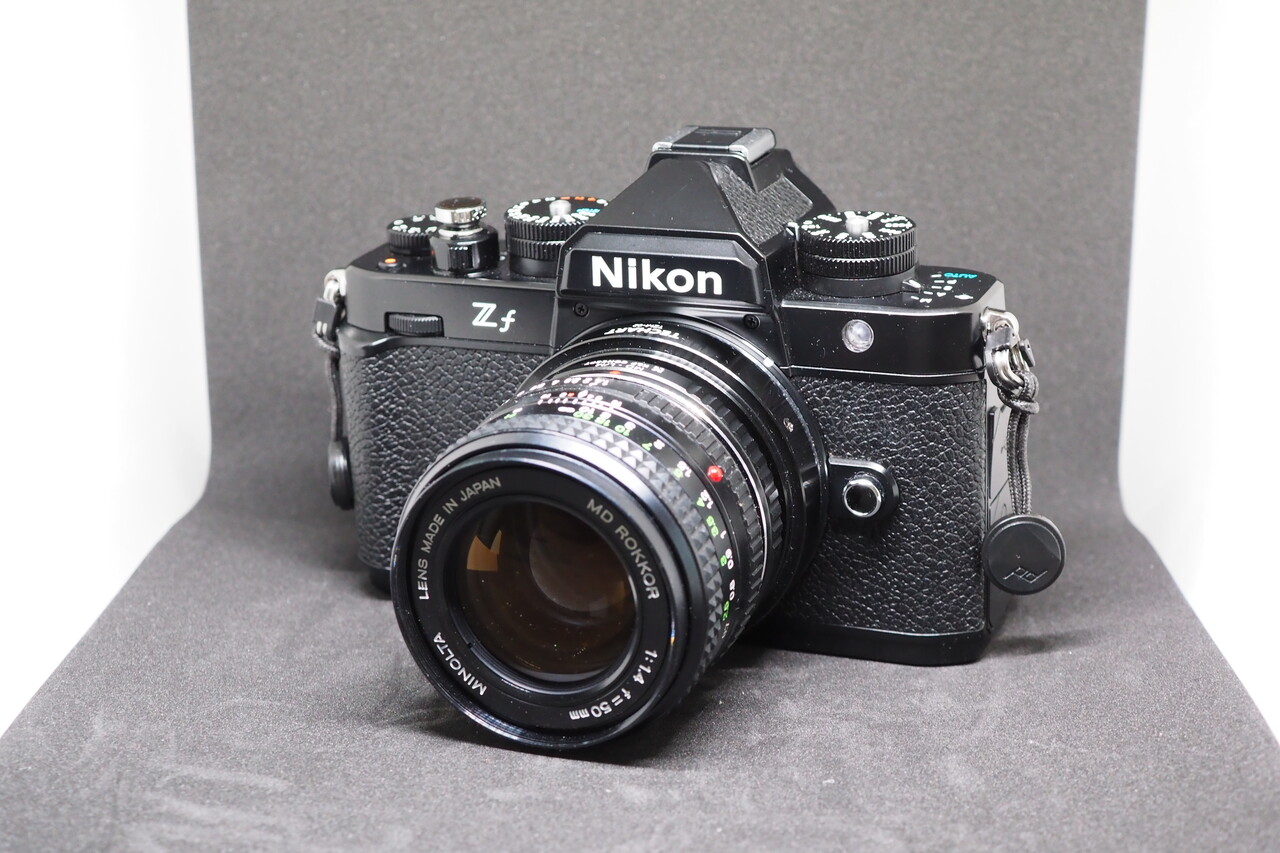 Nikon ZfとMINOLTA MD ROKKOR 50mm F1.4 前から