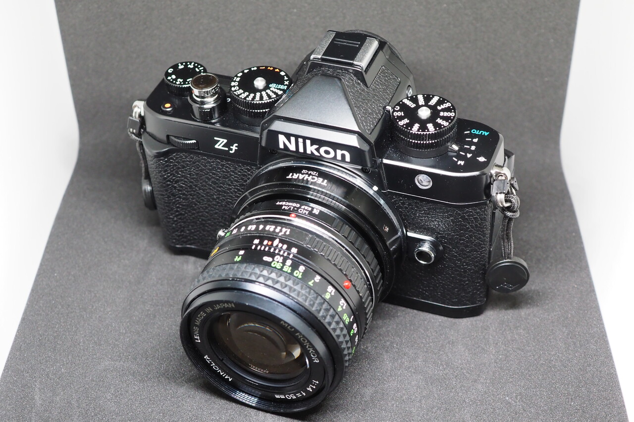 Nikon ZfとMINOLTA MD ROKKOR 50mm F1.4 上から