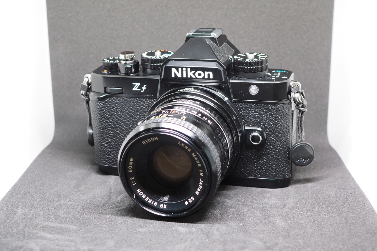 Nikon ZfとRICOH XR RIKENON 50mm f2 前から