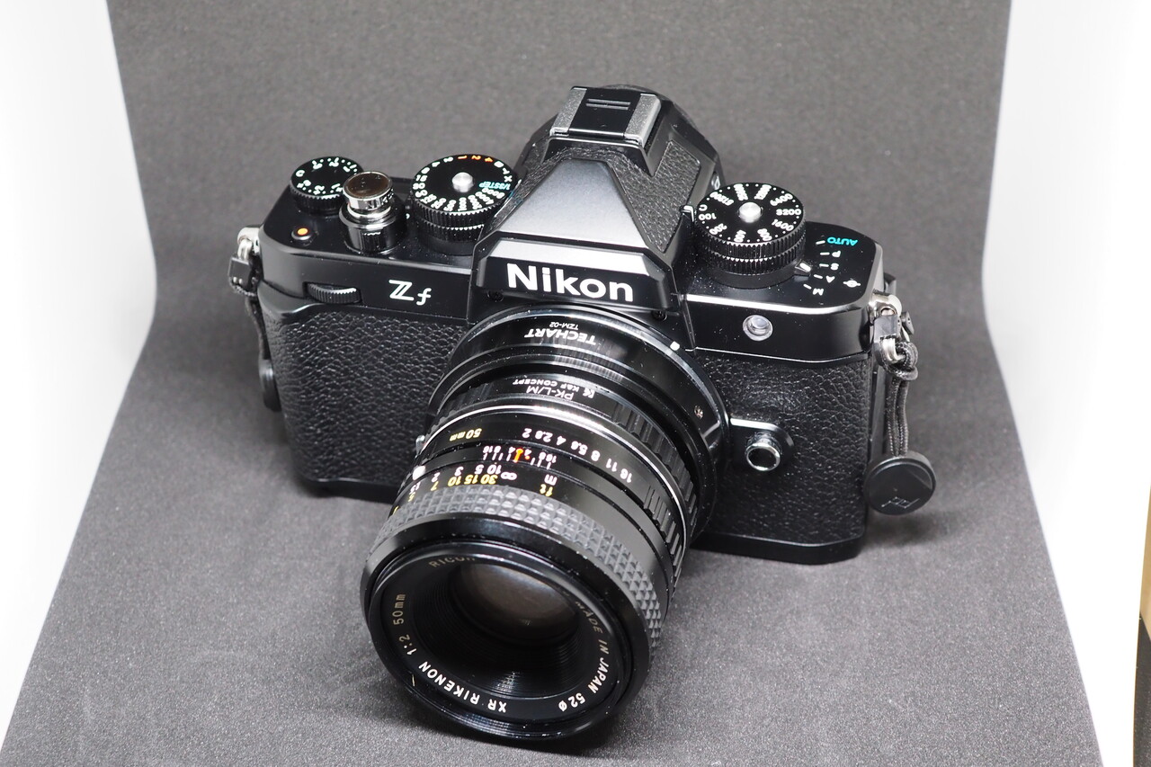 Nikon ZfとRICOH XR RIKENON 50mm f2 上から