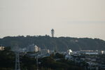XF150-600mmの広角端150mm（換算225mm）で撮った見晴台からの江ノ島、シーキャンドル<br>X-T5 + XF150-600mmF5.6-8 R LM OIS WR <br>F0/Standard (Provia) 150.0mm ISO125 f/5.6 1/300s