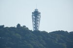 藤沢の新林公園の見晴台から撮る江ノ島のシーキャンドル<br>X-T5 + XF150-600mmF5.6-8 R LM OIS WR <br>F0/Standard (Provia) 600.0mm ISO250 f/8.0 1/500s